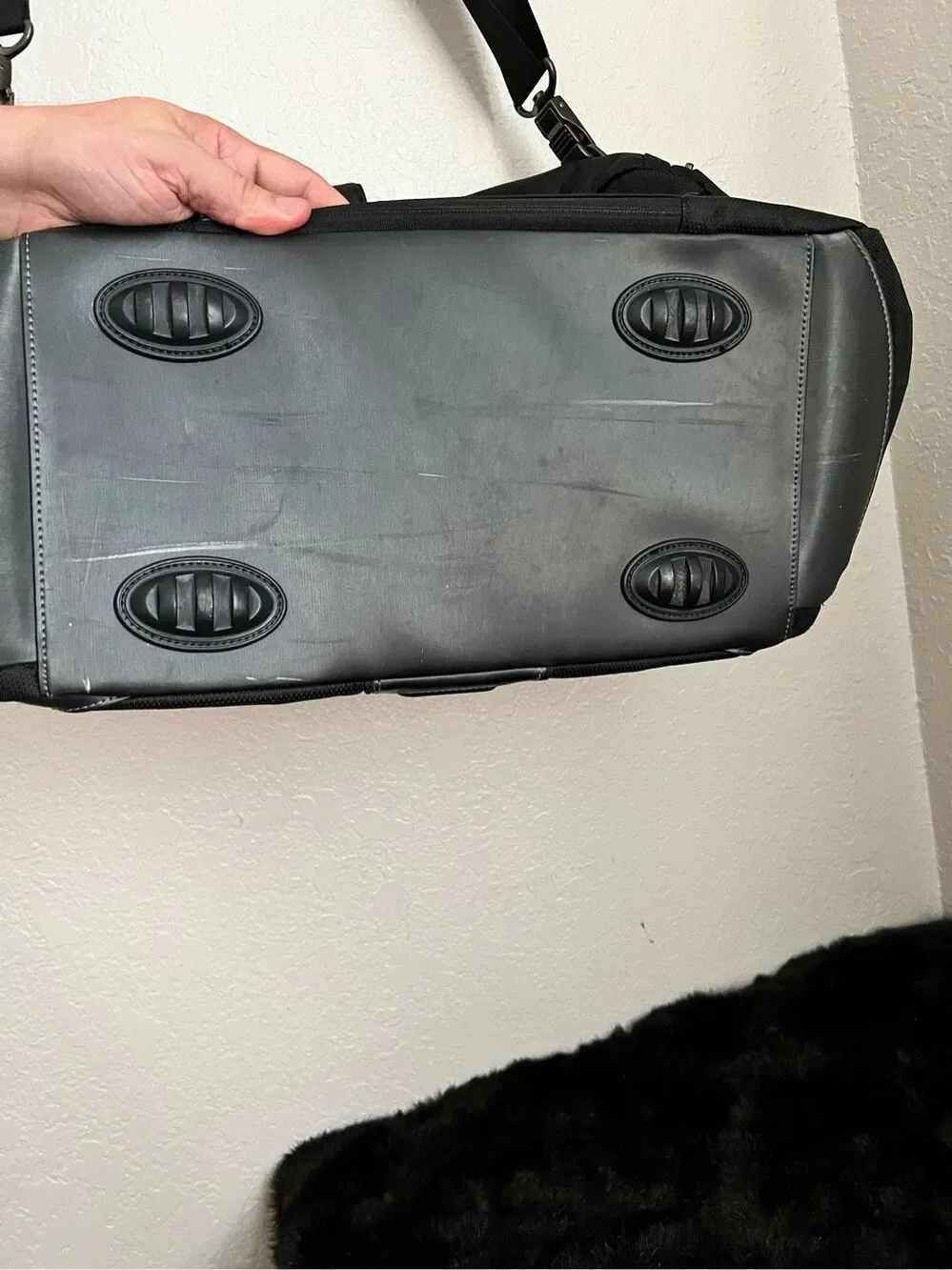 Tumi gently used
